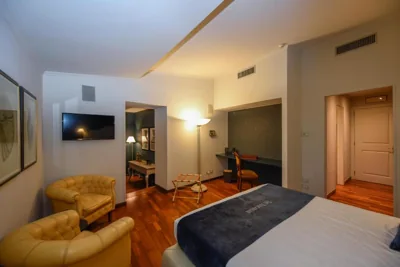 Suite Deluxe King — The Tuscanian Hotel